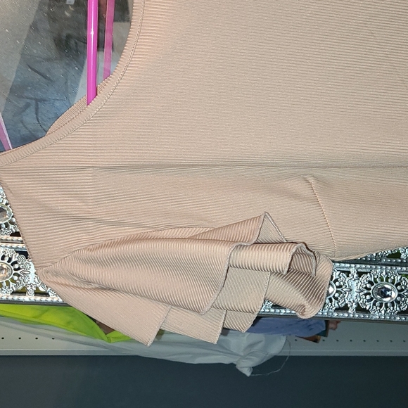 Flutter Top - Picture 2 of 3